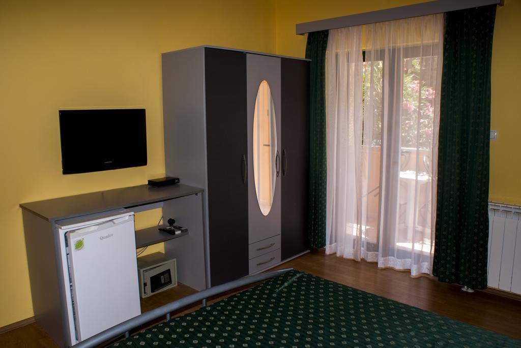 Pansion Ana Hotel Mali Lošinj Exterior foto